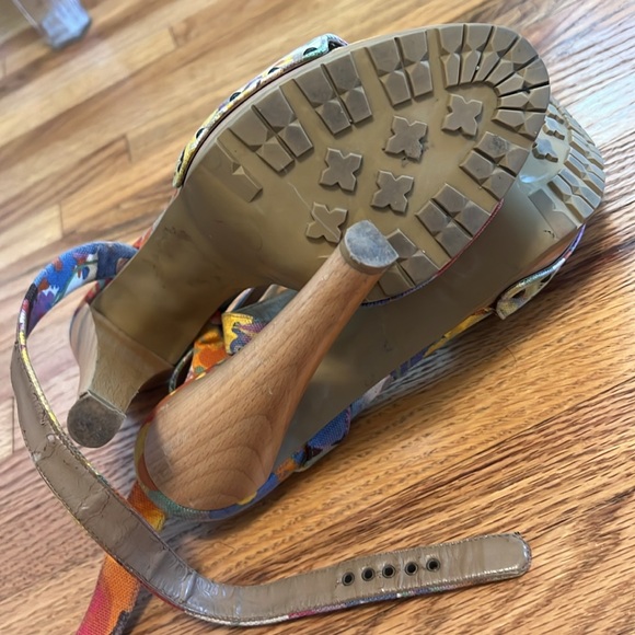 Stella McCartney Floral Canvas and Wooden Platform Heels, size 38 - Picture 6 of 7